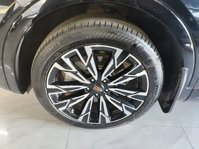 Hongqi HS5 — Фото автомобиля 22