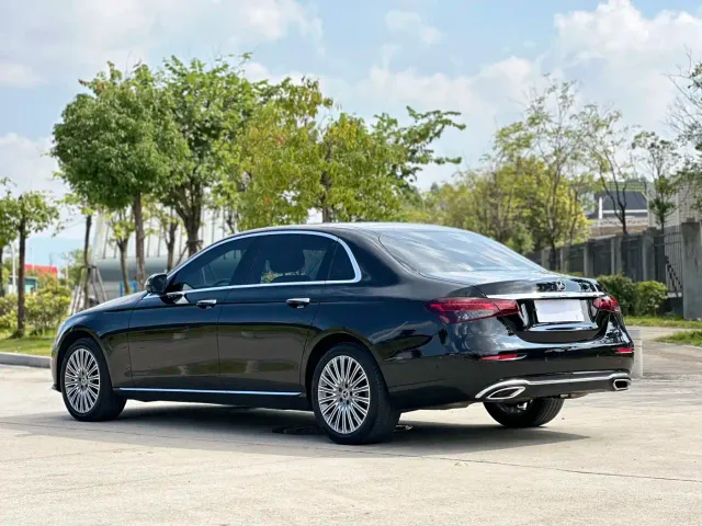 Mercedes-Benz E-Class — Фото автомобиля 7