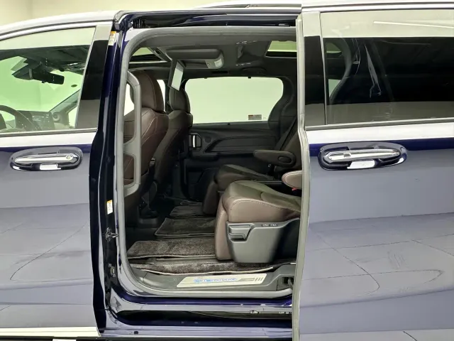 Toyota Sienna — Фото автомобиля 8