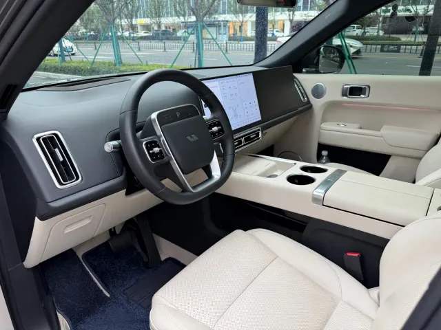 Li Auto L9 — Фото автомобиля 8