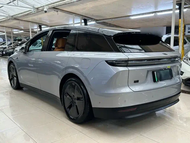 Li Auto i6 — Фото автомобиля 8