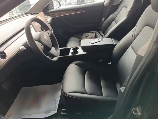 Tesla Model 3 — Фото автомобиля 14