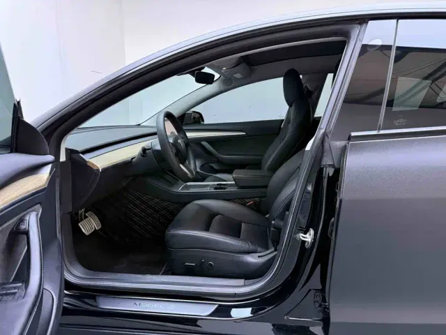 Tesla Model 3 — Фото автомобиля 13