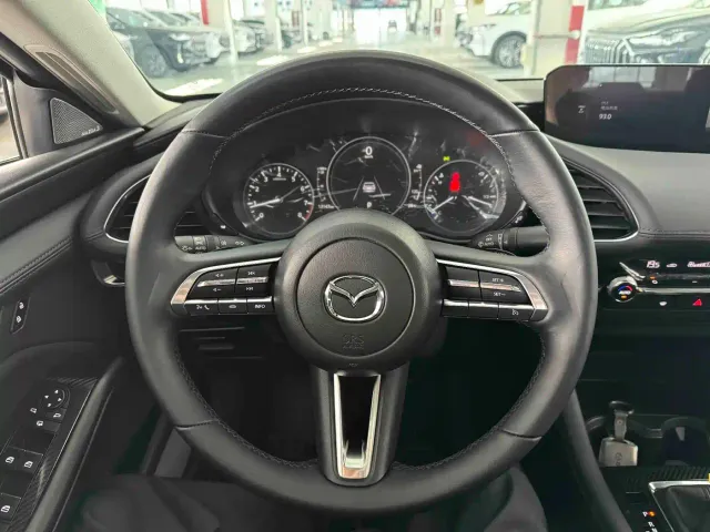 Mazda Axela — Фото автомобиля 9