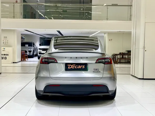 Tesla Model Y — Фото автомобиля 5