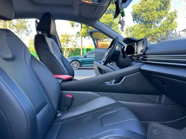 Hyundai Elantra — Фото автомобиля 12