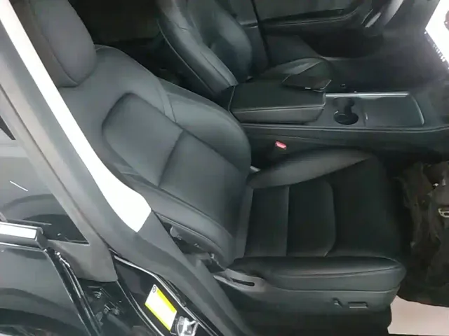 Tesla Model Y — Фото автомобиля 24