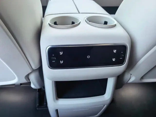 Li Auto L8 — Фото автомобиля 10