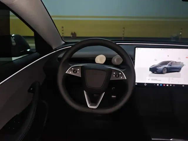 Tesla Model 3 — Фото автомобиля 6