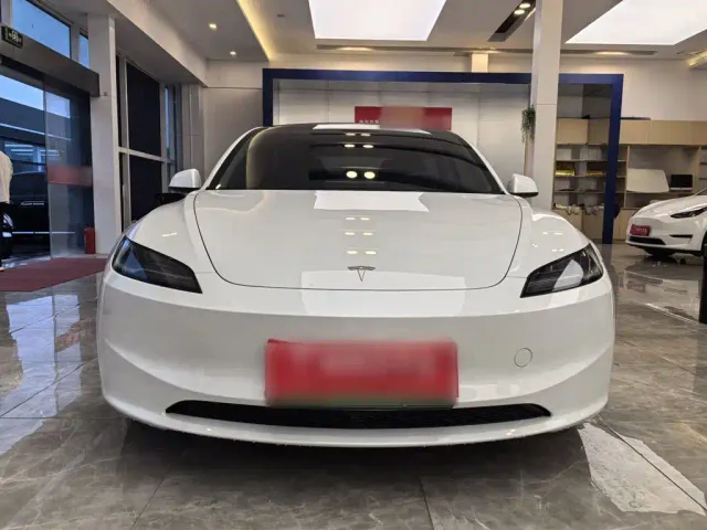 Tesla Model 3 — Фото автомобиля 3