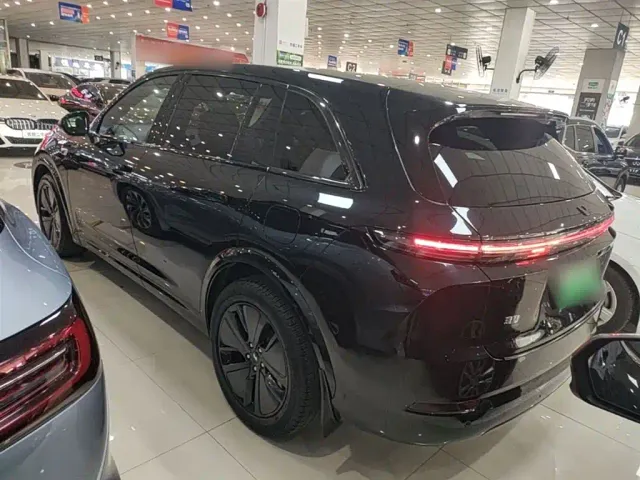 Li Auto L7 — Фото автомобиля 4