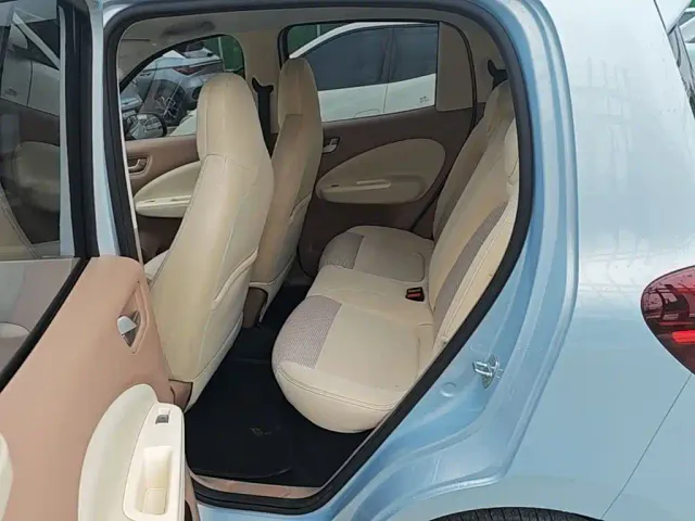 Wuling Motors Hongguang MINIEV 2025 4-Door Premium Edition — Фото автомобиля 16