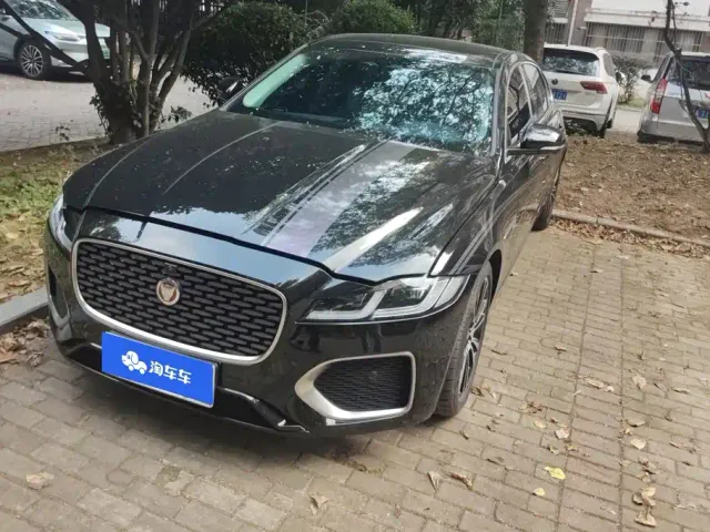 Фотография автомобиля — Jaguar XFL