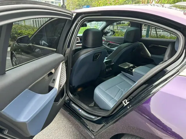 BMW 5 Series — Фото автомобиля 3
