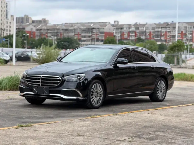 Mercedes-Benz E-Class — Фото автомобиля 2