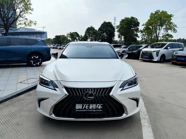 Lexus ES — Фото автомобиля 2
