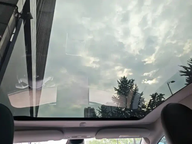 Tesla Model Y — Фото автомобиля 17