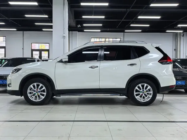 Nissan X-Trail — Фото автомобиля 7