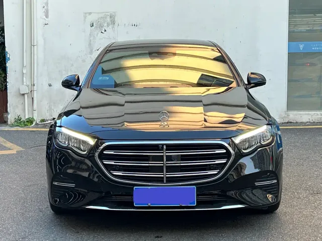 Mercedes-Benz E-Class — Фото автомобиля 2