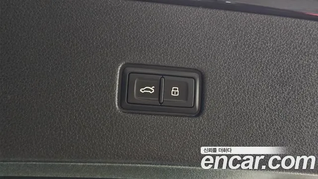 Audi Q8 55 TFSI quattro Premium — Фото автомобиля 30