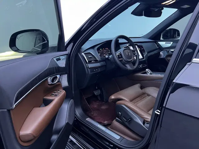 Volvo XC90 — Фото автомобиля 16