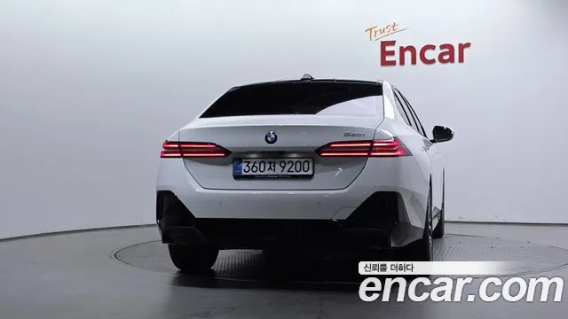 BMW 5-Series — Фото автомобиля 4