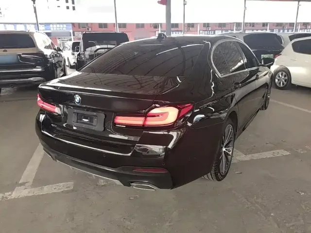BMW 5 Series — Фото автомобиля 6