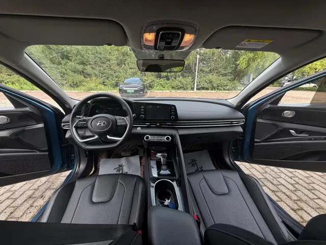 Hyundai Elantra — Фото автомобиля 8