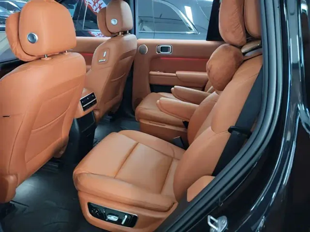 Li Auto L8 — Фото автомобиля 16