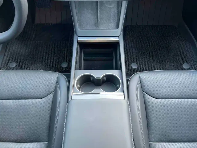 Tesla Model 3 — Фото автомобиля 16