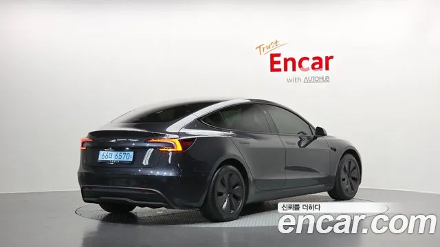 Tesla Model 3 — Фото автомобиля 2