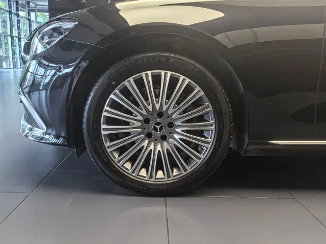 Mercedes-Benz E-Class — Фото автомобиля 3