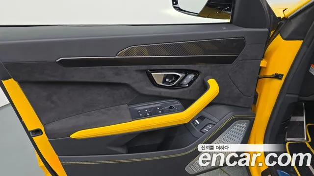 Lamborghini Urus — Фото автомобиля 20