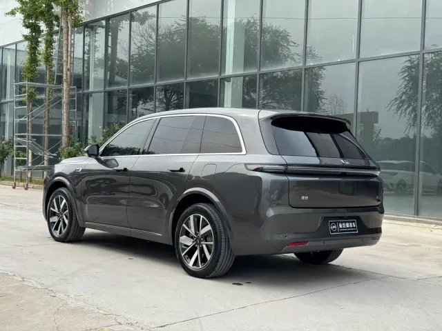 Li Auto L8 — Фото автомобиля 19