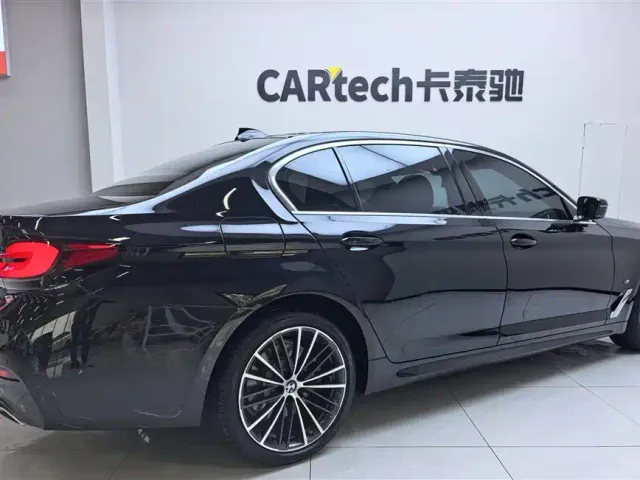 BMW 5 Series — Фото автомобиля 4