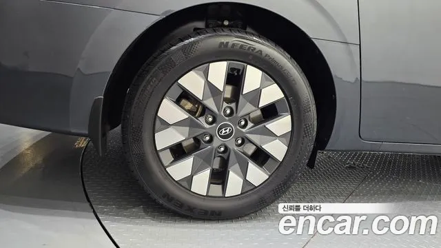 Hyundai Staria Staria 4WD Lounge 9 мест — Фото автомобиля 5