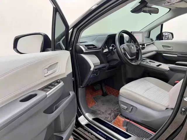 Toyota Sienna — Фото автомобиля 5