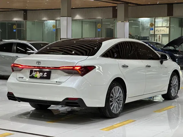 Toyota Avalon — Фото автомобиля 20