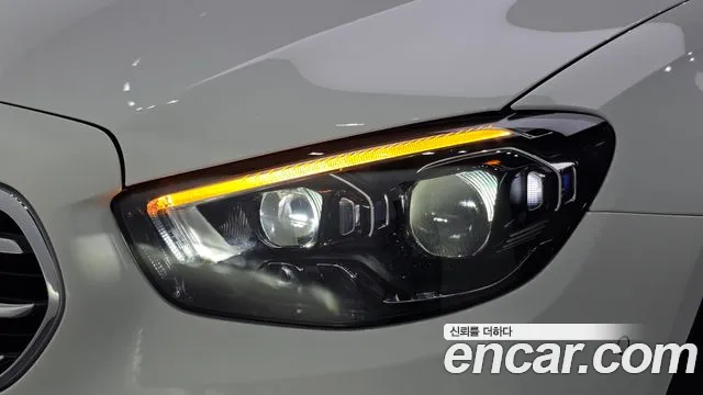 Mercedes-Benz E-Class — Фото автомобиля 21
