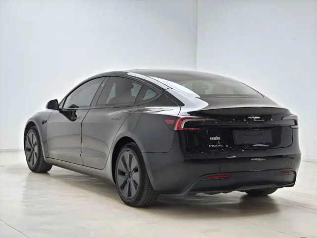 Tesla Model 3 — Фото автомобиля 7