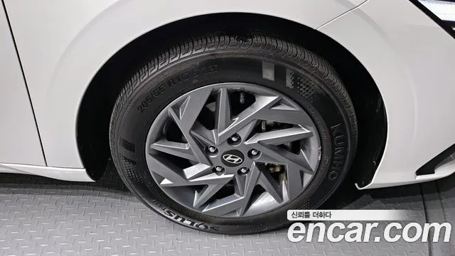 Hyundai AVANTE Modern — Фото автомобиля 21