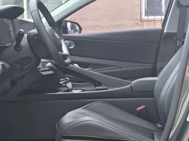 Hyundai Elantra — Фото автомобиля 8