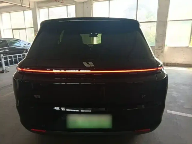 Li Auto L8 — Фото автомобиля 5