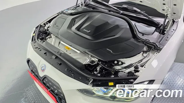 BMW i4 — Фото автомобиля 6