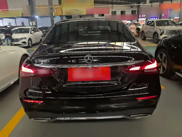 Mercedes-Benz E-Class — Фото автомобиля 5