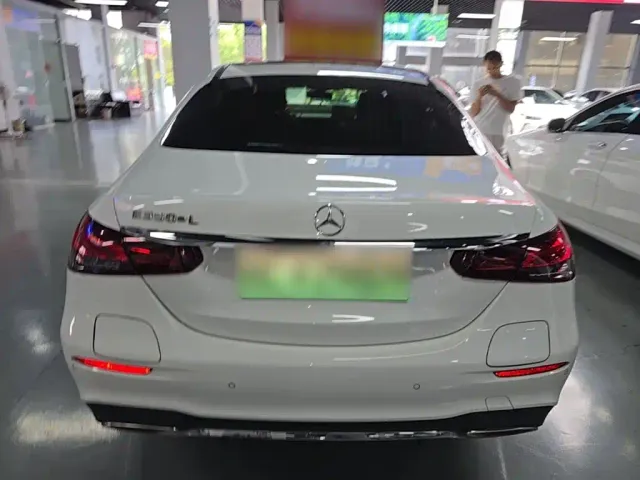 Mercedes-Benz E-Class — Фото автомобиля 4