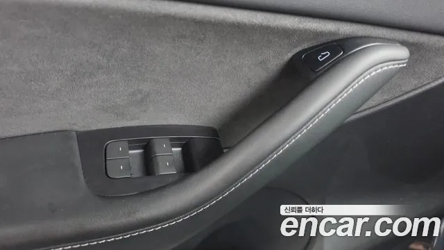 Tesla Model Y — Фото автомобиля 29