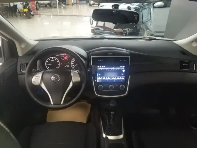 Nissan Tiida — Фото автомобиля 9
