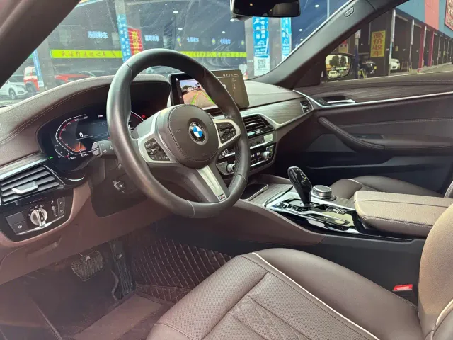 BMW 5 Series — Фото автомобиля 3