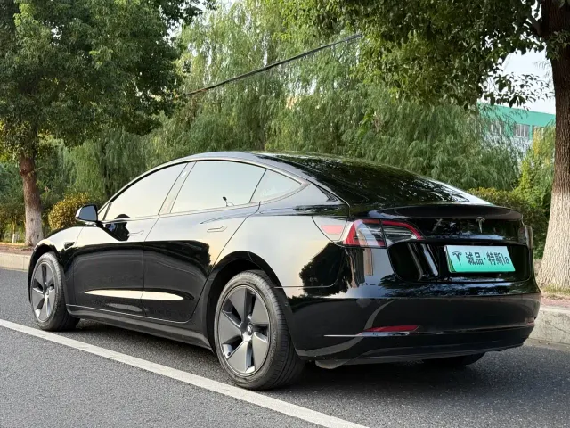 Tesla Model 3 — Фото автомобиля 3
